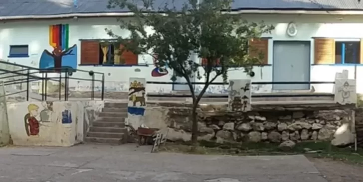 40 alumnos de una escuela rural están sin gas hace un mes y se calefaccionan a leña en una localidad de Chubut