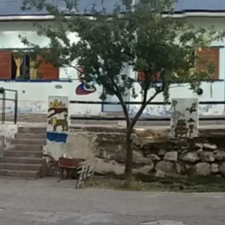 40 alumnos de una escuela rural están sin gas hace un mes y se calefaccionan a leña en una localidad de Chubut