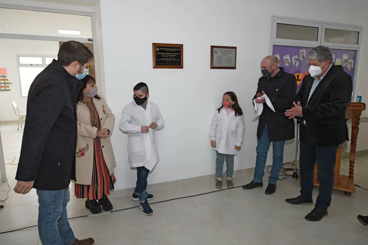 Gobierno inauguró la Escuela Primaria Provincial N° 30 en Julia Dufour y la Escuela Industrial N° 9 en El Calafate