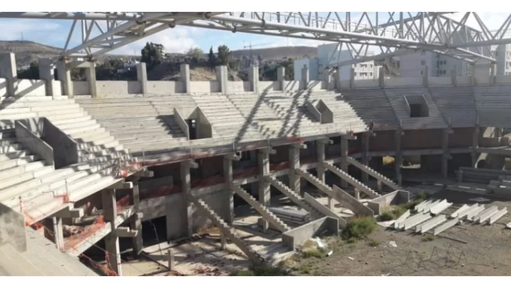 Luque confirmó que reanudará las obras del estadio Centenario: “Es una materia pendiente”