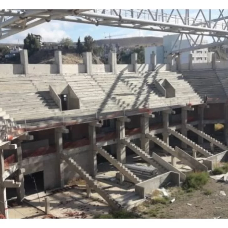Luque confirmó que reanudará las obras del estadio Centenario: “Es una materia pendiente”