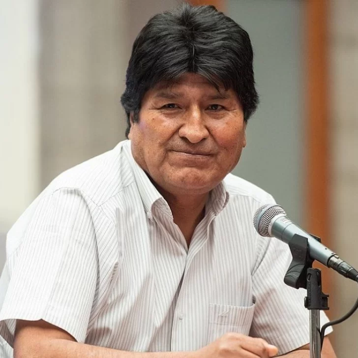 Evo Morales vuelve este lunes a Bolivia en una caravana triunfal