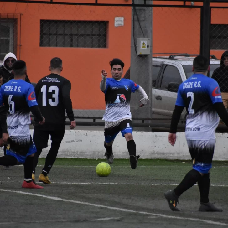 Por diferencia de goles, el puntero de la Primera B de la Liga de los Barrios es Deportivo Petrel