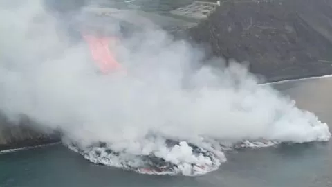 Volcán de La Palma: el video en el que la lava toma contacto con el mar