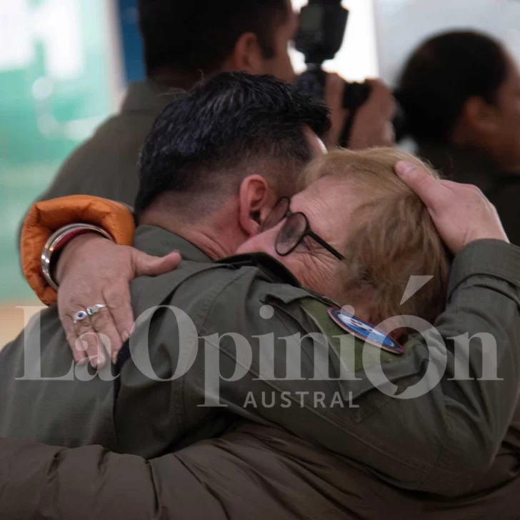 El viaje de los familiares de los héroes del Escuadrón Alacrán a las Islas Malvinas: “Ello son nuestros héroes, siempre van a serlo”