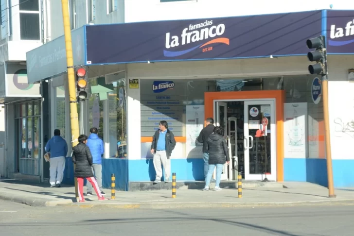 Cómo funcionan las farmacias que vacunan con la antigripal a los jubilados por PAMI