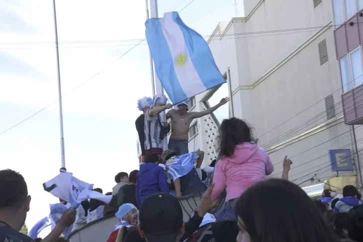 Fotos y videos de los festejos en Río Gallegos tras la victoria de Argentina ante México en el Mundial de Qatar 2022