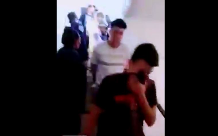 Video. Se cansó de que hicieran fiestas clandestinas en su departamento y decidió escracharlos