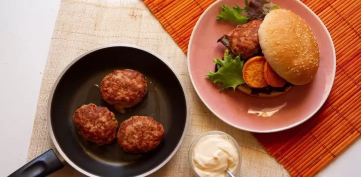 La receta para hacer un exquisito filete ruso: una mezcla entre hamburguesa y albóndiga