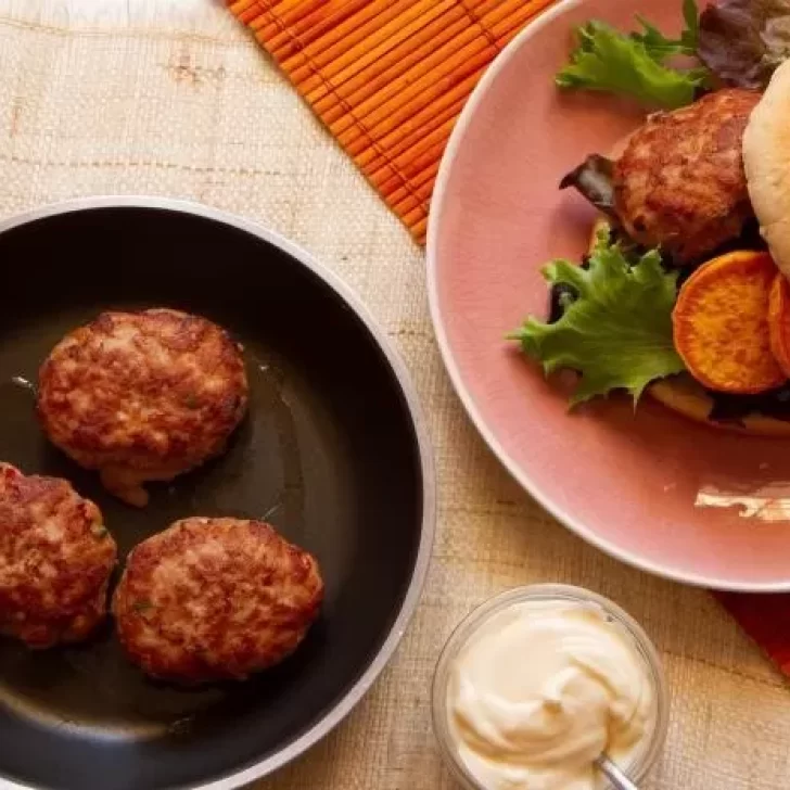 La receta para hacer un exquisito filete ruso: una mezcla entre hamburguesa y albóndiga
