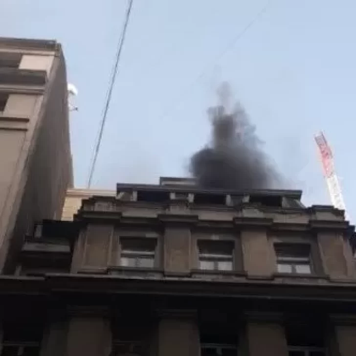 Los bomberos evacuaron el edificio del Ministerio de Economía Los bomberos evacuaron el edificio del Ministerio de Economía