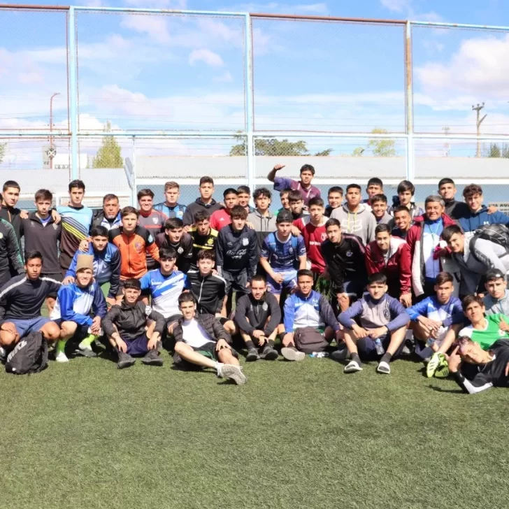 Juegos Nacionales de la Araucanía:  Por un lugar dentro de los 18, la preselección de fútbol masculino inició el último tramo en Río Gallegos
