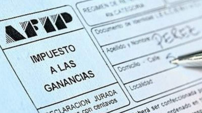 Ganancias: “El piso será de $1.800.000 para trabajadores individuales y $2.200.000 para quienes estuvieran casados con hijos”