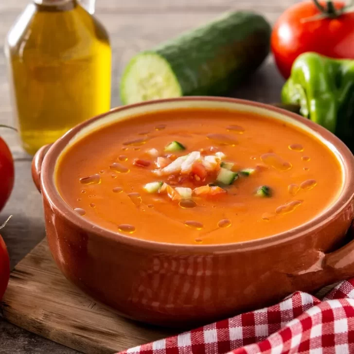 Receta original de gazpacho: el plato español que le compite a la paella