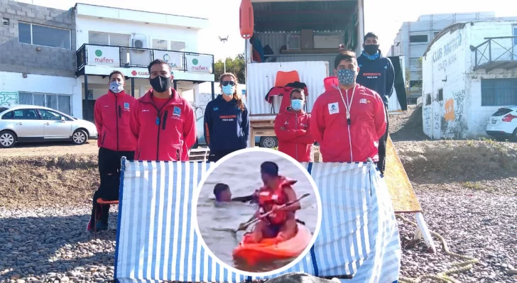 Video. Increíble rescate: guardavidas le salvaron la vida a dos perritos atrapados por la marea