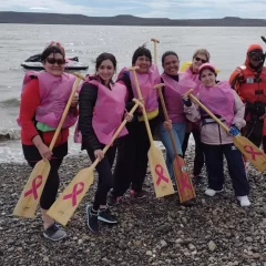 Mujeres sobrevivientes de cáncer de mama remaron para concientizar