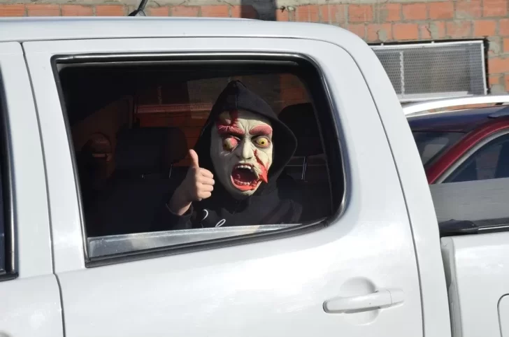 Furor por Halloween en Río Gallegos: filas de vecinos en busca de disfraces