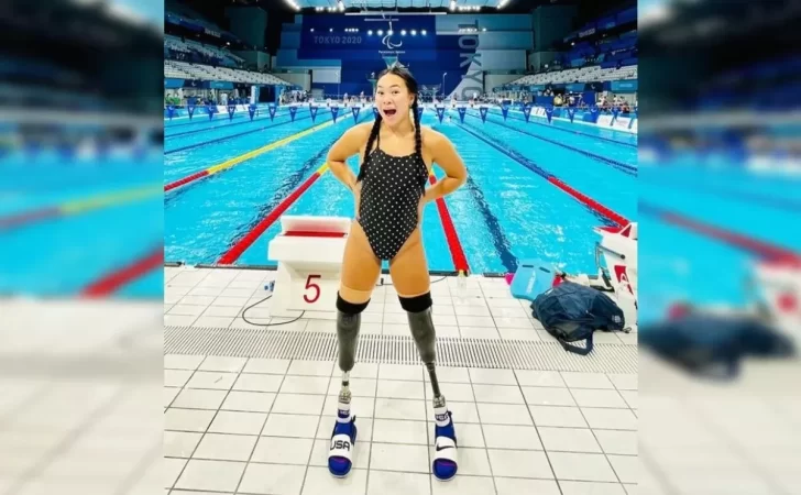 Sus padres se suicidaron con una bomba y ella sobrevivió: la increíble historia de una nadadora que compite en Tokyo 2020