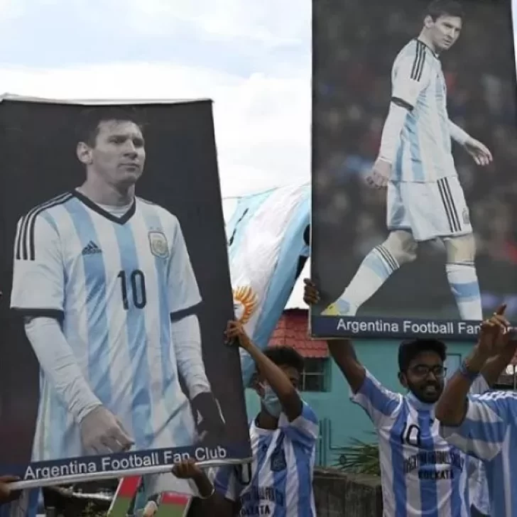 Así alientan a Messi y a la Selección los fanáticos que viven en Calcuta Así alientan a Messi y a la Selección los fanáticos que viven en Calcuta