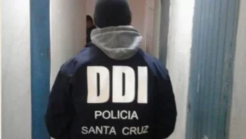 Falsos policías simularon un allanamiento y desvalijaron a una familia en Santa Cruz Falsos policías simularon un allanamiento y desvalijaron a una familia en Santa Cruz