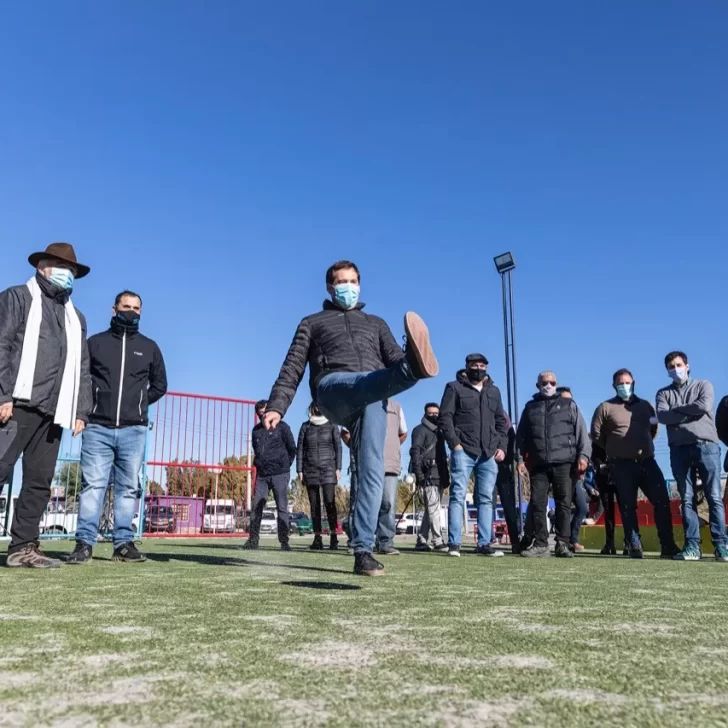 Juan Pablo Luque inauguró playón deportivo y anunció inversión de 50 millones de Nación: “Somos un municipio que apuesta y pone en valor a Caleta Córdova” Juan Pablo Luque inauguró playón deportivo y anunció inversión de 50 millones de Nación: “Somos un municipio que apuesta y pone en valor a Caleta Córdova”