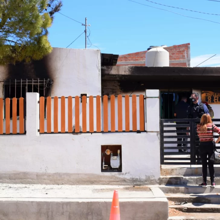 Madre con cuatro hijos perdió todo en un incendio y necesita ayuda Madre con cuatro hijos perdió todo en un incendio y necesita ayuda