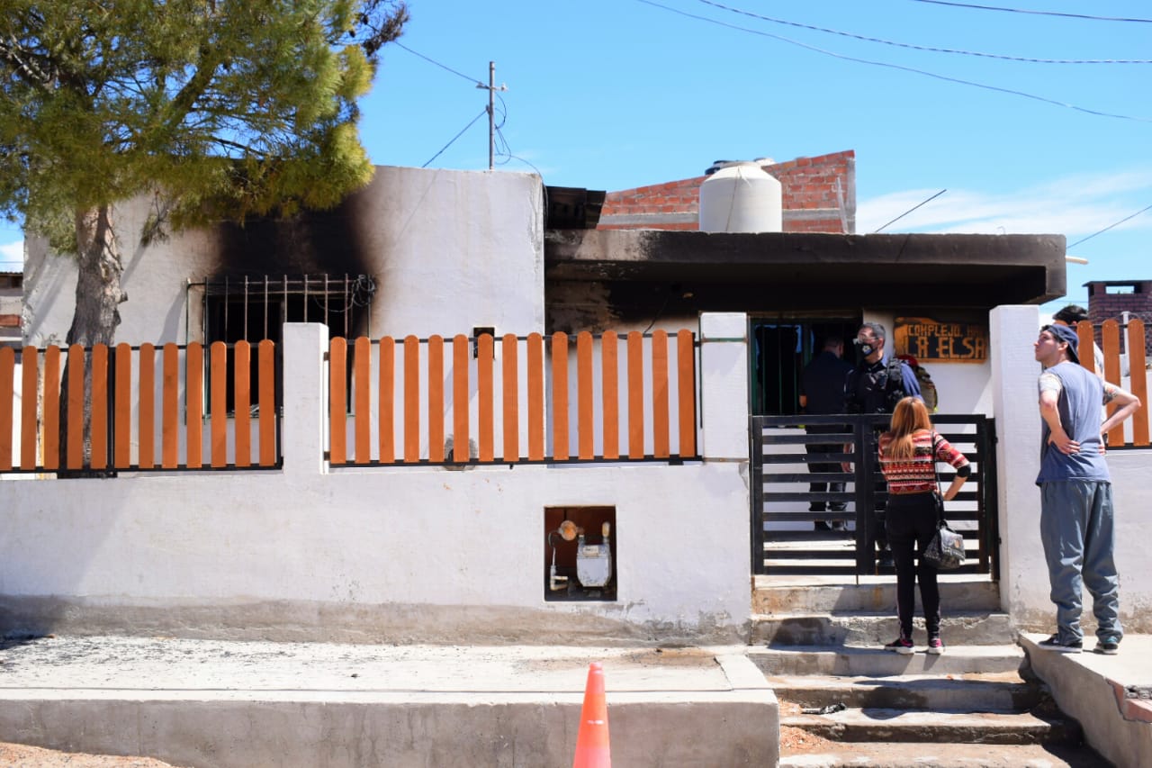 Madre con cuatro hijos perdió todo en un incendio y necesita ayuda Madre con cuatro hijos perdió todo en un incendio y necesita ayuda