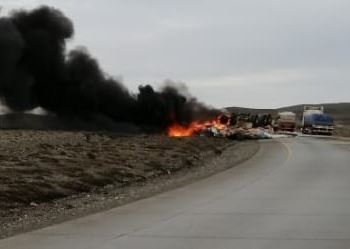 Un camión argentino volcó y se incendió en la ruta cerca de Monte Aymond: el conductor fue trasladado de emergencia en helicóptero