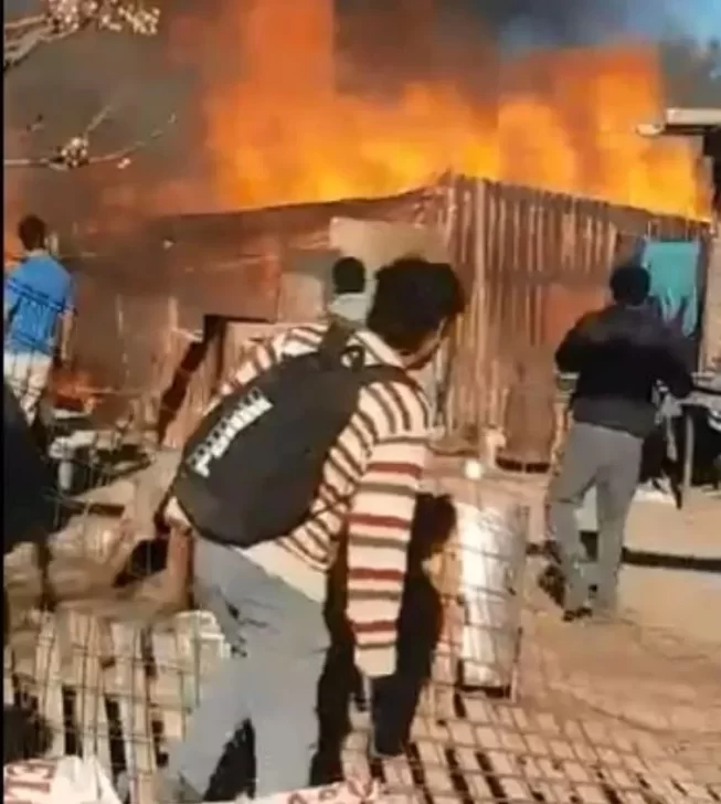 Video. Incendio en Centenario: un joven con discapacidad murió en su casilla