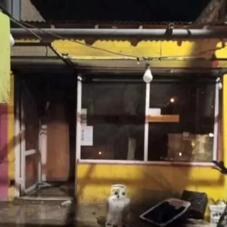 Neuquén: Un hombre quedó atrapado en un incendio y se encuentra en grave estado Neuquén: Un hombre quedó atrapado en un incendio y se encuentra en grave estado