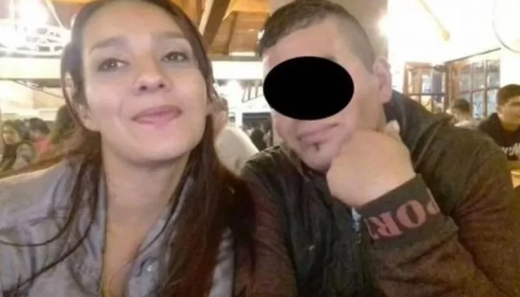 Su ex novio la apuñaló 18 veces delante de sus hijos y ahora lucha por sobrevivir