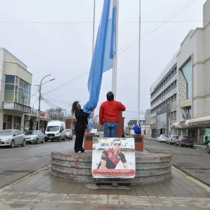 Izamiento en cuarentena: más de 5 meses sin público, pero con la tradición intacta Izamiento en cuarentena: más de 5 meses sin público, pero con la tradición intacta