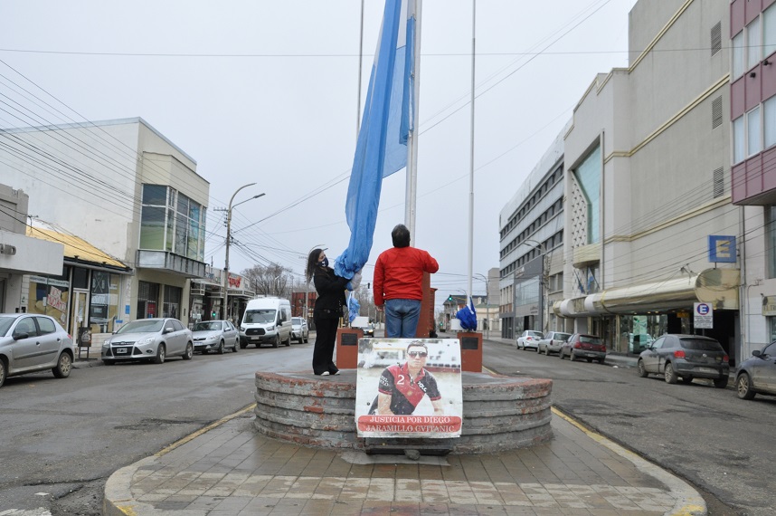 Izamiento en cuarentena: más de 5 meses sin público, pero con la tradición intacta Izamiento en cuarentena: más de 5 meses sin público, pero con la tradición intacta