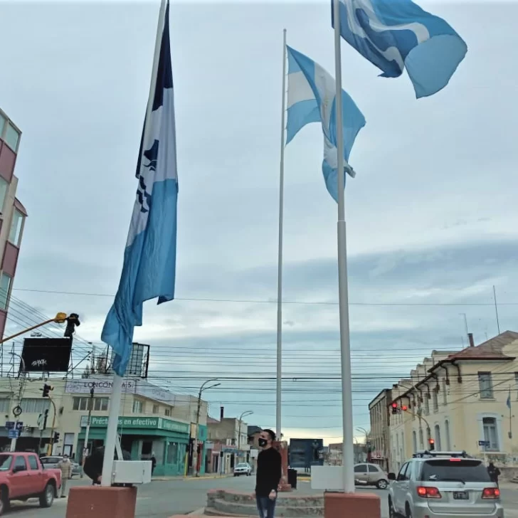 Pocas personas fueron al tradicional izamiento dominical Pocas personas fueron al tradicional izamiento dominical