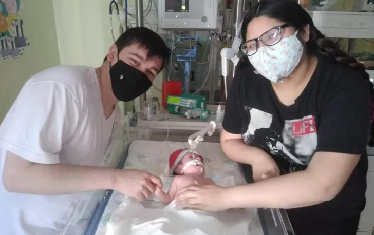 Florencia Castaño y Jonathan Barría son los padres de Juan David, el pequeño gran luchador de Río Gallegos que falleció el domingo pasado