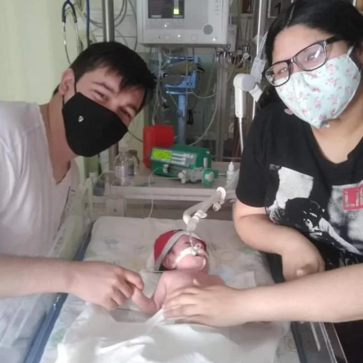 Florencia Castaño y Jonathan Barría son los padres de Juan David, el pequeño gran luchador de Río Gallegos que falleció el domingo pasado