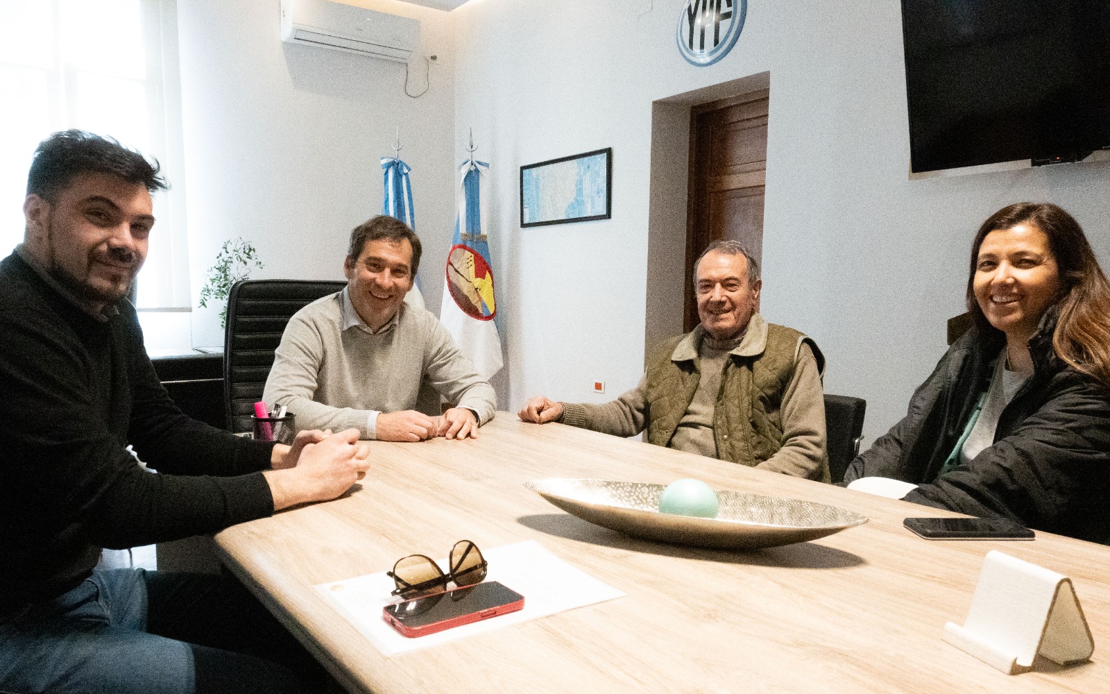 Juan Pablo Luque recibió a los dueños de una reconocida fábrica de embutidos que planea expandirse a Santa Cruz