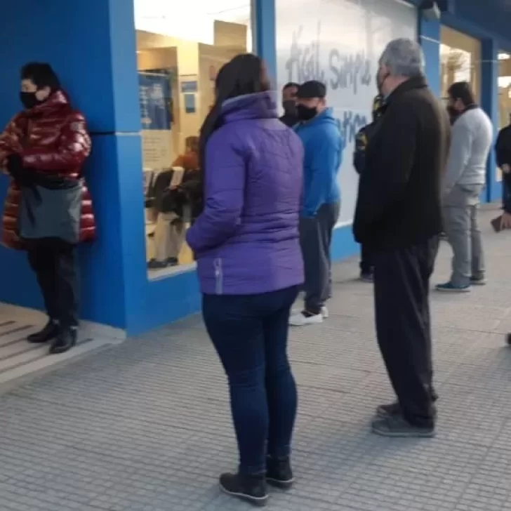 Jubilados de Santa Cruz cobran con aumento en julio: cuándo pagan y de cuánto es, según donde trabajó Jubilados de Santa Cruz cobran con aumento en julio: cuándo pagan y de cuánto es, según donde trabajó