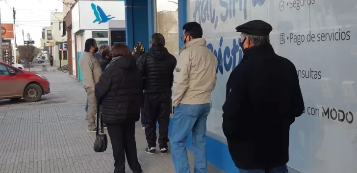 Cuando cobran el aguinaldo los jubilados: confirmaron el aumento y el día de cobro para diciembre 2023