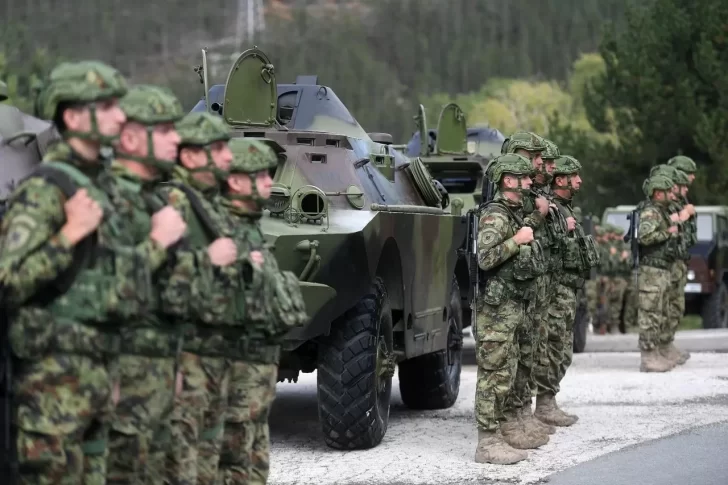 Tensión entre Serbia y Kosovo: trasladan tanques y fuerzas armadas a la frontera