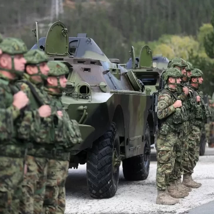 Tensión entre Serbia y Kosovo: trasladan tanques y fuerzas armadas a la frontera