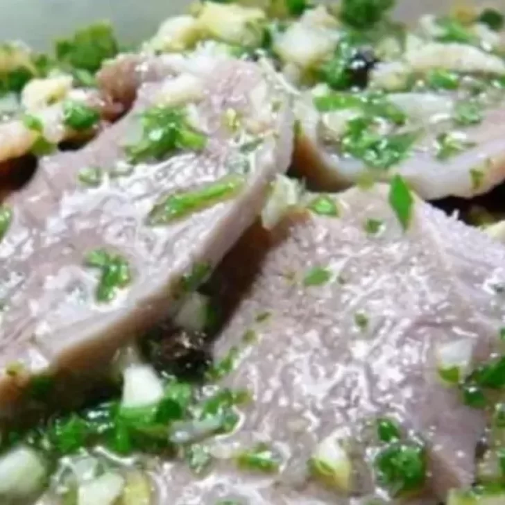 Receta de lengua a la vinagreta con huevo para compartir en Navidad