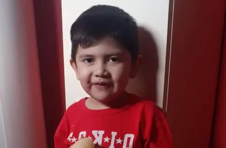 Un niño nació con pie bot congénito y su mamá pide ayuda para poder derivarlo a El Calafate