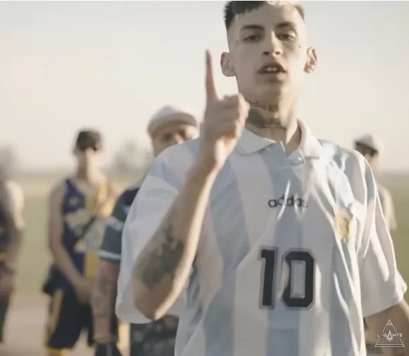 Video. Homenaje a Maradona: L-Gante hizo su versión de “La mano de D10s”