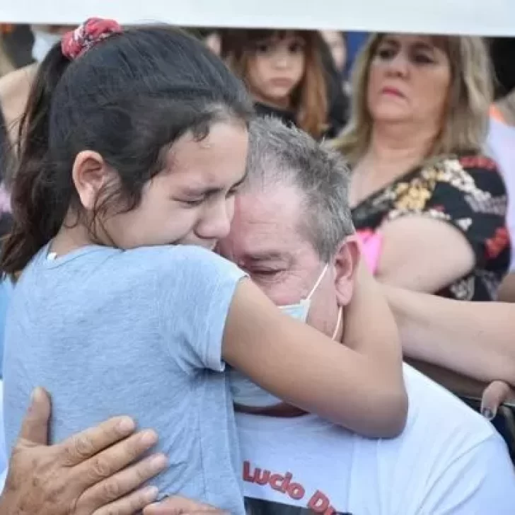 Crimen de Lucio Dupuy: imágenes desgarradoras del momento en el que la familia despide sus restos