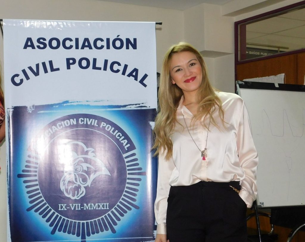 Oficial denuncia que mujeres policía son abusadas Oficial denuncia que mujeres policía son abusadas