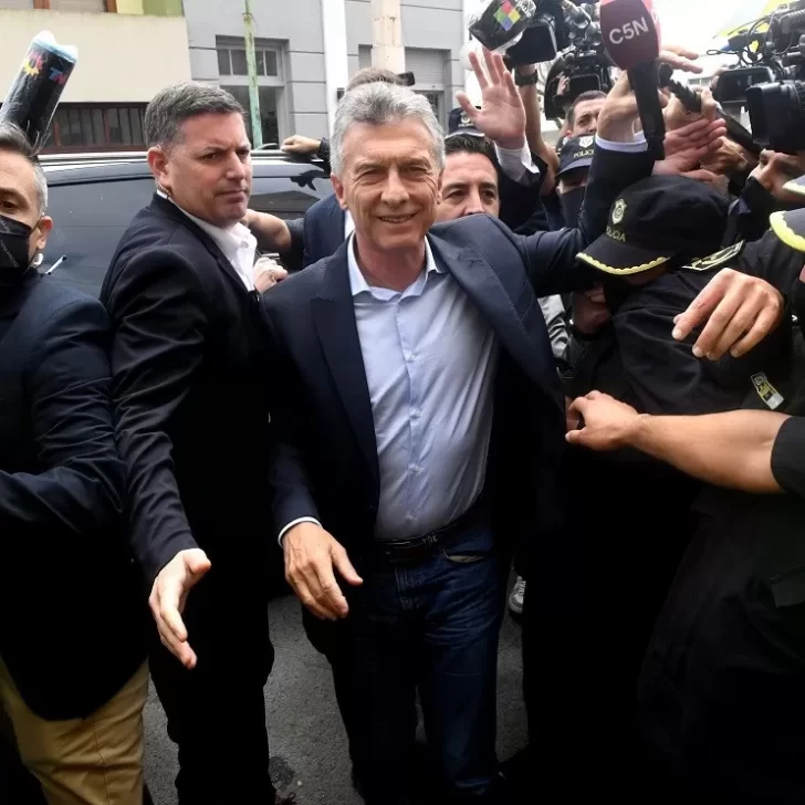 Fuerte repudio hacia Mauricio Macri por tirarle el micrófono a un trabajador de C5N