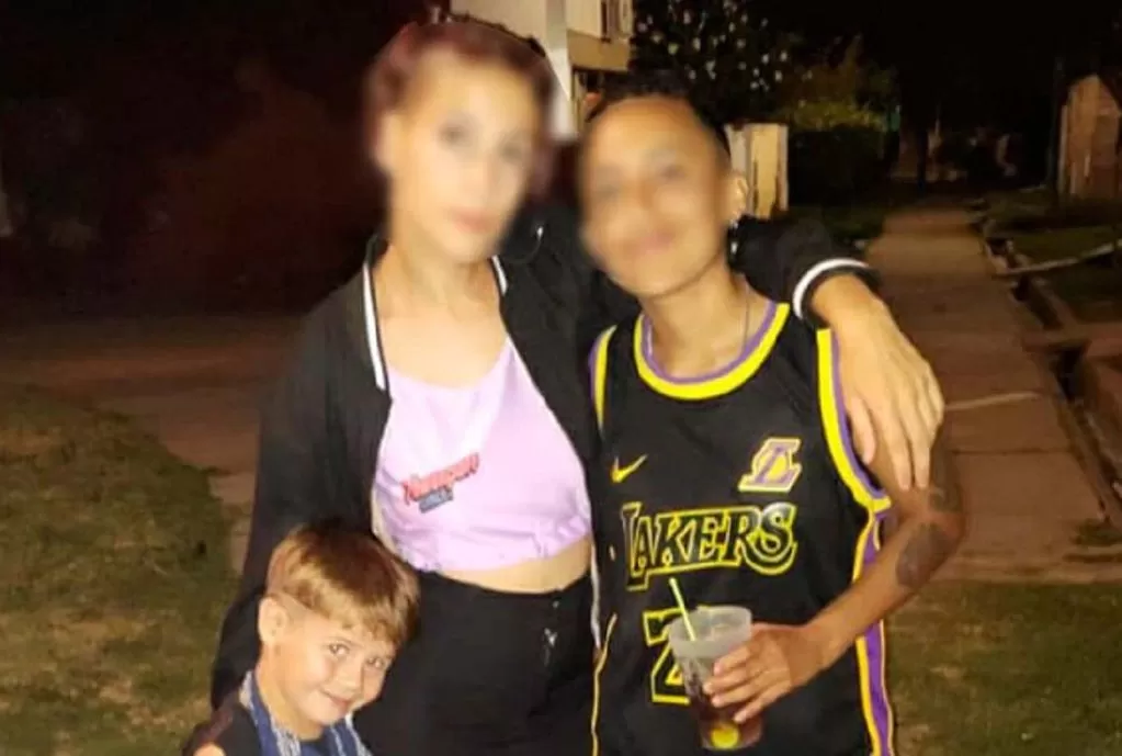 Dos mujeres mataron a su hijo de 5 años: horas más tarde se filtraron los mensajes de vecinas que llamaron a la policía
