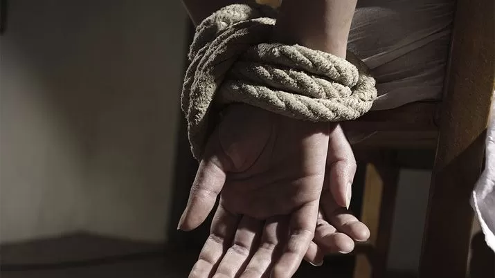 Habló la pareja de “Tino” John y dijo que fue maniatada por la Policía antes de que lo mataran de un disparo