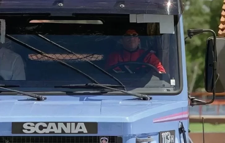 Habló un empleado del depósito donde está guardado el camión de Diego Maradona: “Al verlo me impresioné”